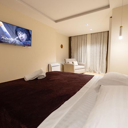 Luxury Center Observatori Apartment Tirana Zewnętrze zdjęcie