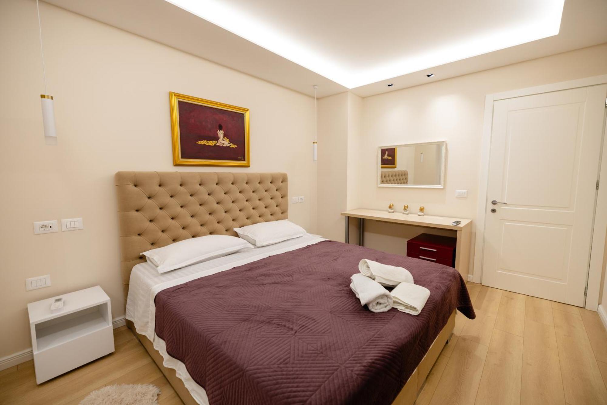 Luxury Center Observatori Apartment Tirana Zewnętrze zdjęcie